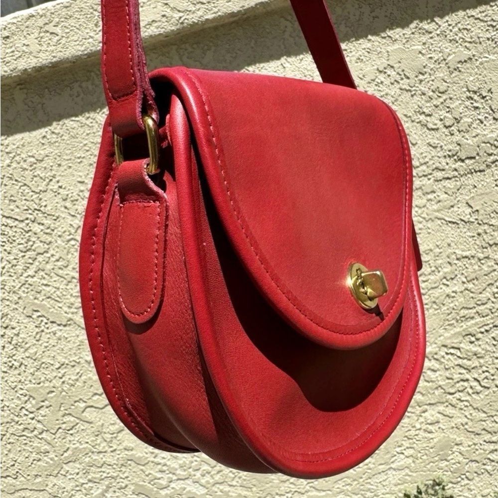 COACH #9981 Red Watson Gold Toned Hardware in Excellent Vintage Condition! - Picture 2 of 6